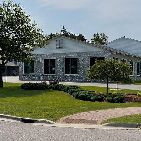 Lighthouse View Motel Mackinaw City Exterior photo