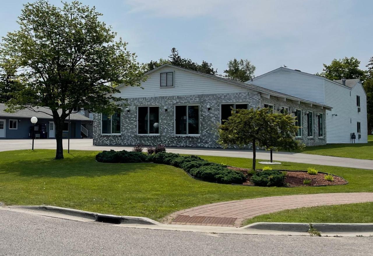 Lighthouse View Motel Mackinaw City Exterior photo