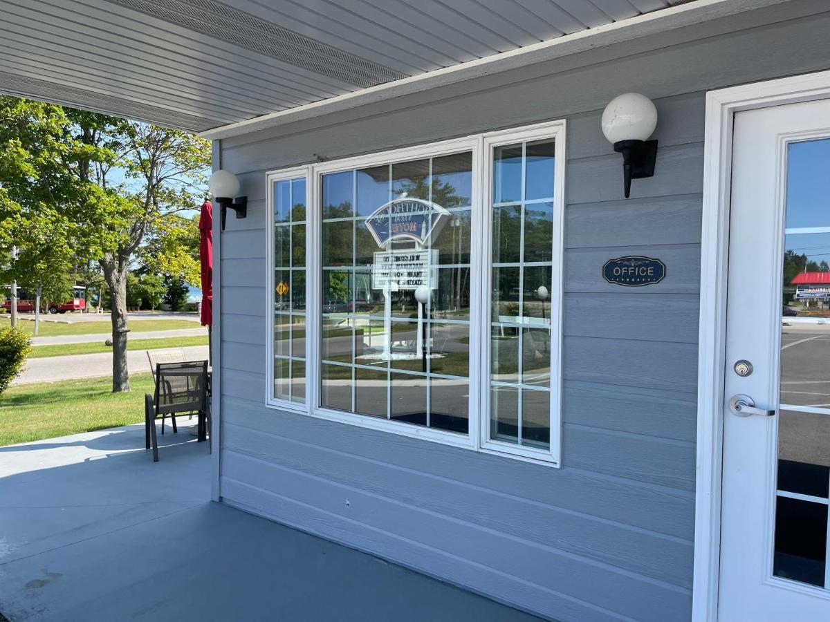 Lighthouse View Motel Mackinaw City Exterior photo